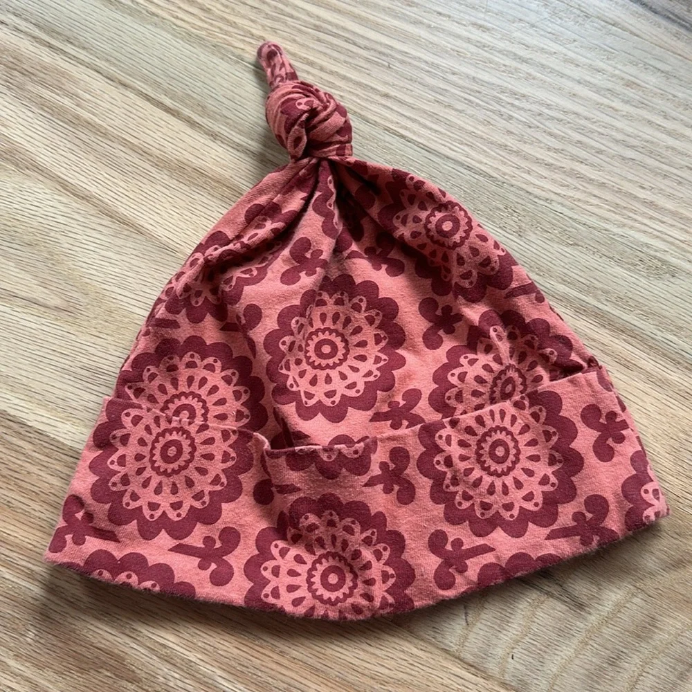 Kate Quinn baby beanie size 3-6 mos